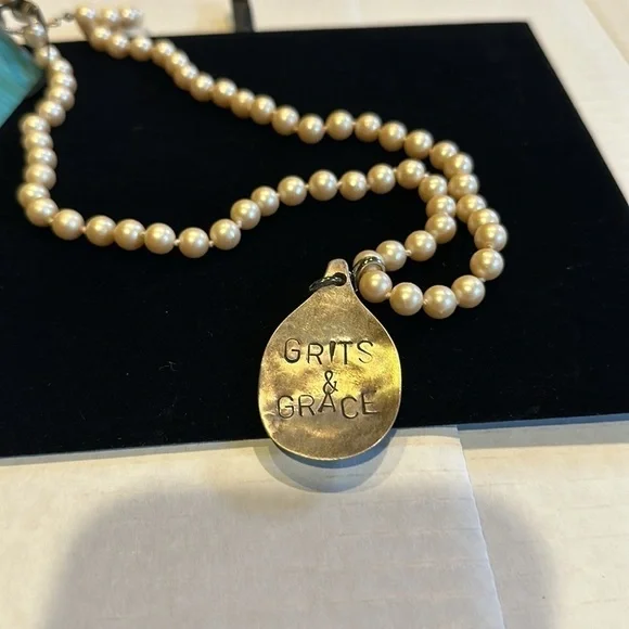 NWT pearl faux necklace with Grits & Grace saying in front removable charm w box - Picture 2 of 8